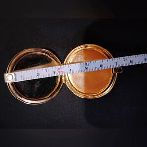 Vintage‎ gold toned locket